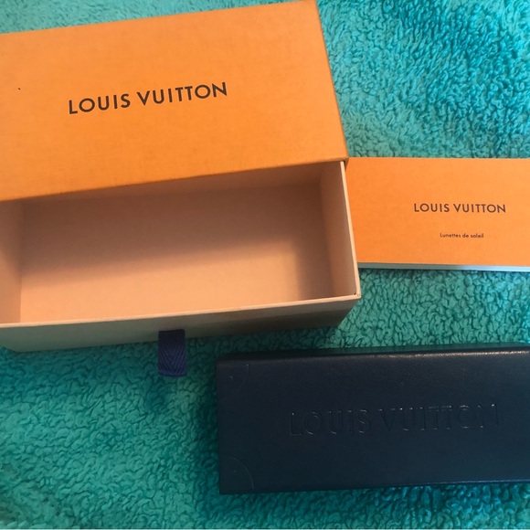 Authentic Women’s Louis Vuitton Sunglass - Picture 9 of 15